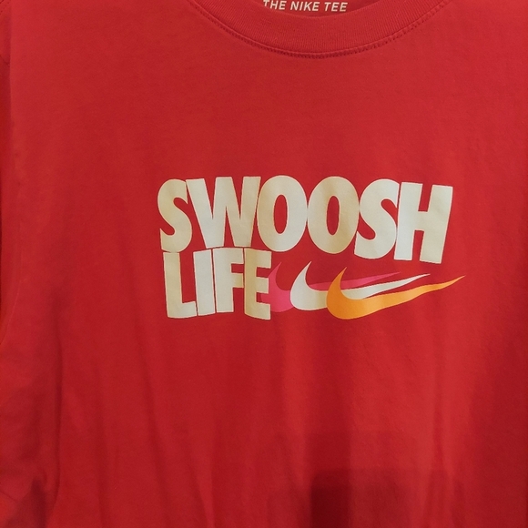 NIKE Men’s Swoosh Red T Shirt Size L - Picture 2 of 4